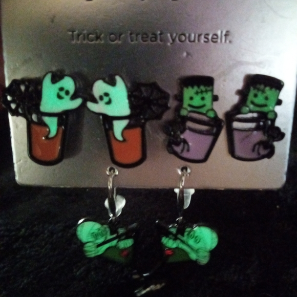 3/$35 Sugarfix by Baublebar Halloween Glow In The Dark Drink Earring Set - Picture 9 of 9